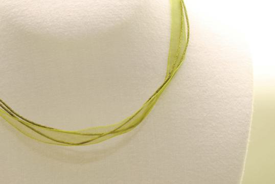 Organza-Halsband in grün ca. 45cm