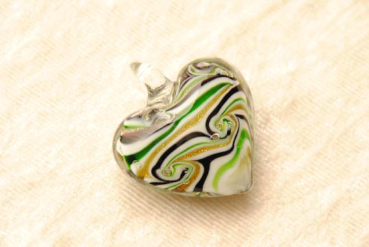Schmuck Anhänger aus Muranoglas - grün - Herzform