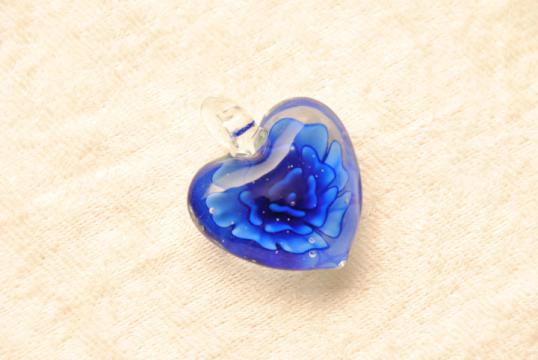 Schmuck aus Muranoglas - dunkelblau - Herz Anhänger mit Rose
